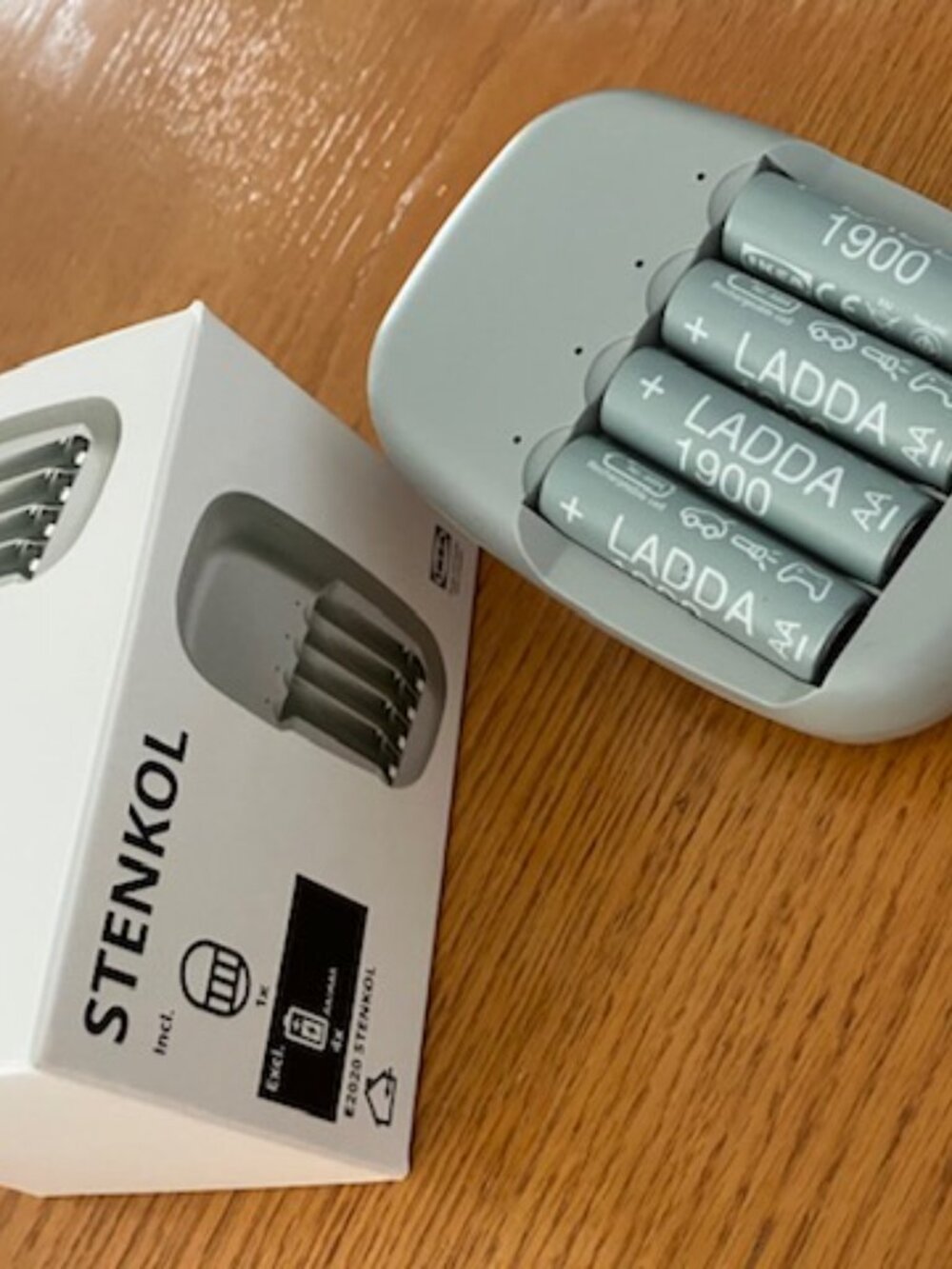 S T E N K O L / L A D D A battery charger + batteries (IKEA)